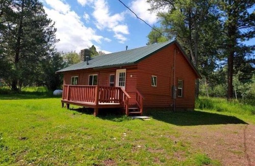 Saddlestring House | Creekside Chalet, Private Creekside Chalet