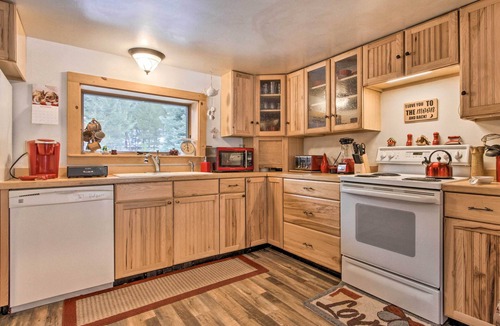 Clancy Cottage | Creekside Clancy Cabin in Helena Natl Forest!
