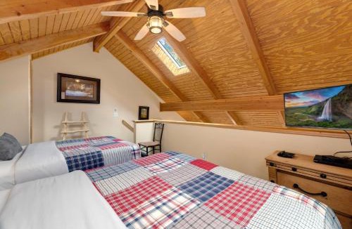Fall River Estates Apartment | Creekside Suites 05 by Estes Park Condos