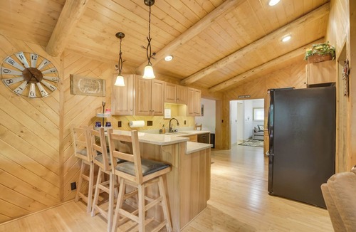 Ten Sleep Cabin | Creekside Ten Sleep Vacation Rental + Deck & Grill