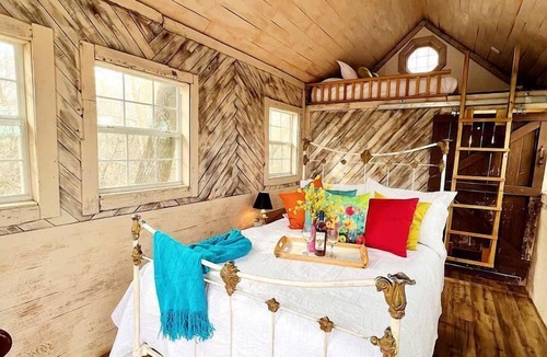 Celeste Cabin | Creekside Tree House w/ Pool in Celeste, Texas, for Memorable Glamping Stays