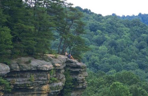 South Bloomingville Ski Chalet | Creekwood Chalet - Hocking Hills with Hot Tub and Near Hiking