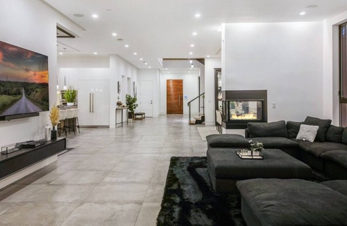 Melrose House | Crescent Modern - The Sophisticated "Solar House" of West Hollywood