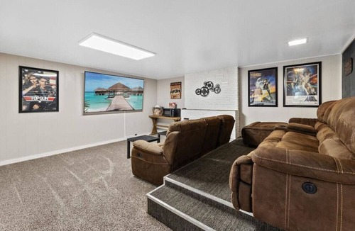 South Perry District Apartment | Crestline · Perfect for groups-Theater & Arcade close to dwtn!