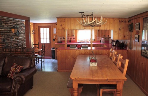Gallatin Gateway Cabin | Crooked Canyon Lodge Cabin - 30+ Night, Montana Cabin On The Gallatin River