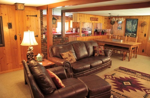 Gallatin Gateway Cabin | Crooked Canyon Lodge Cabin - 30+ Night, Montana Cabin On The Gallatin River