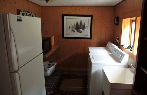 Gallatin Gateway Cabin | Crooked Canyon Lodge Cabin - 30+ Night, Montana Cabin On The Gallatin River