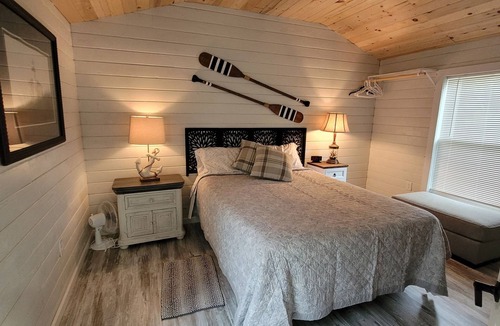Iuka Cabin | Crossroads to Pickwick Cabin SMOOTH SAILING
