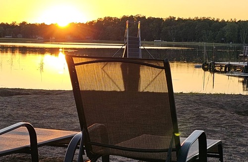 Nevis Cabin | Crow Crest Lodge Resort #6 Waters Edge, Stunning Sunsets, Family Getaway