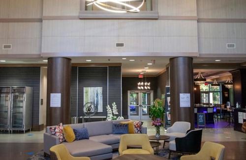Shenandoah Hotel | Crowne Plaza Shenandoah - Woodlands Area by IHG