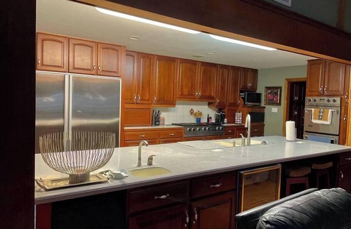 Saucier House | Cruising Coast Discount ! Pool, Gym, Pool table, Lake + more