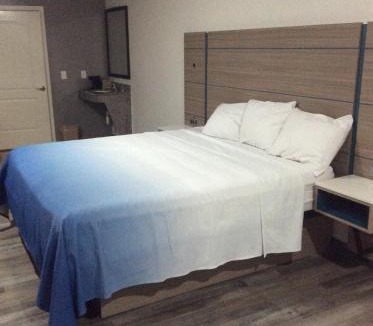 Houston Hotel | Crystal Inn Houston North I-45