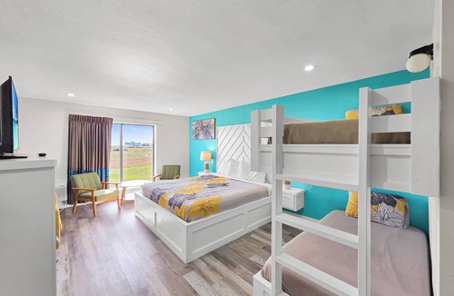 Crystal Beach Resort | Crystal Palace Resort - Family Suite King