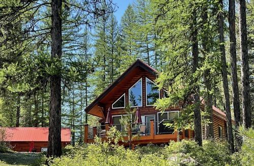 West Glacier Cabin | Custom built West Glacier cabin with private Salt Water Spa