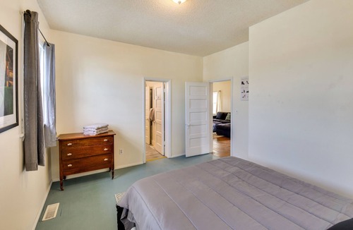 Bridgeport House | Cute Bridgeport Home Near Courthouse & Jail Rock!