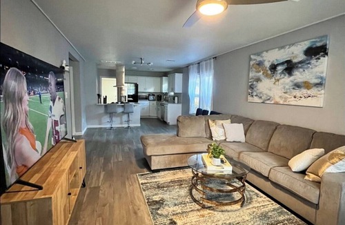 Shawnee House | Cute Bungalow on Quiet Street