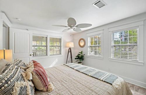 Clear Lake Shores House | Cute bungalow with massive deck and fire pit, walk to Kemah Boardwalk