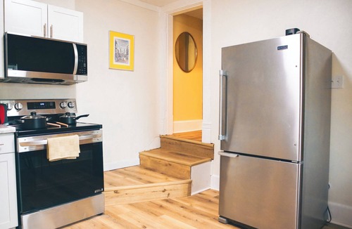 Merion Village House | Cute Columbus Bungalow + Modern Amenities. 7 min from downtown!
