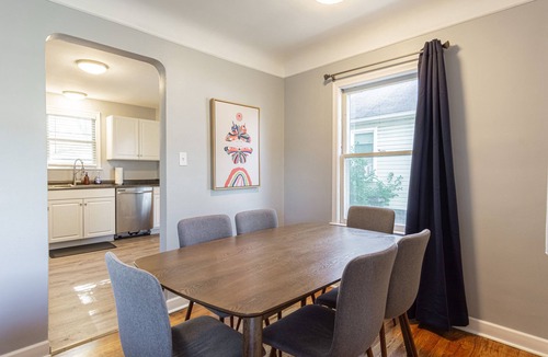 Berkley House | Cute, Cozy and Spacious Berkley Bungalow!