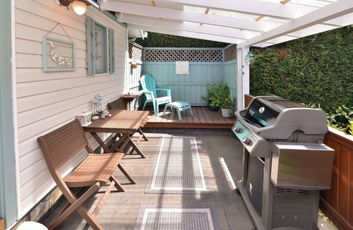 Sooke Cabin | Cute Studio on Oceanfront Property, Parking