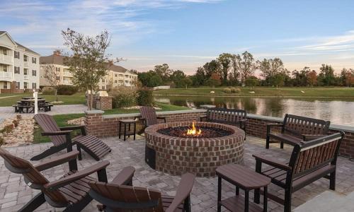 Williamsburg House | CW Governor's Green Four 2BR Suites Sleeps 32