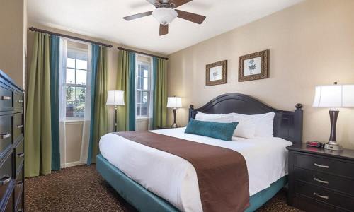 Williamsburg House | CW Governor's Green Four 2BR Suites Sleeps 32