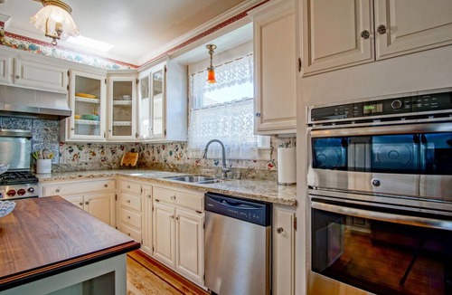 Pacific Grove House | Daffodil House - Pacific Grove House - Block to the Beach