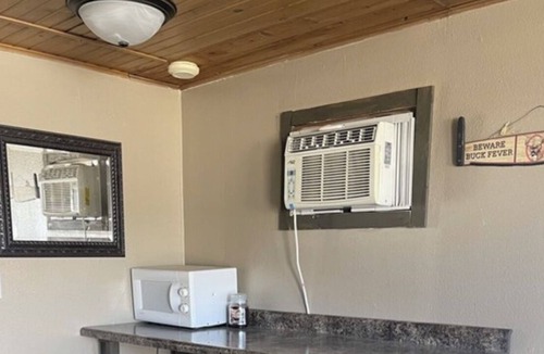 Faulkton House | Dakota Landing Cabins & Motel: 8-Cozy, newly remodeled cabin
