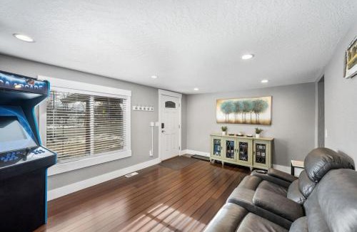 Dalton Gardens House | Dalton Garden Escape - 8 minutes from Hayden Lake