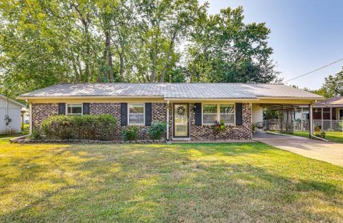 Henderson House | Dandys Getaway with Fire Pit and Yard in Henderson
