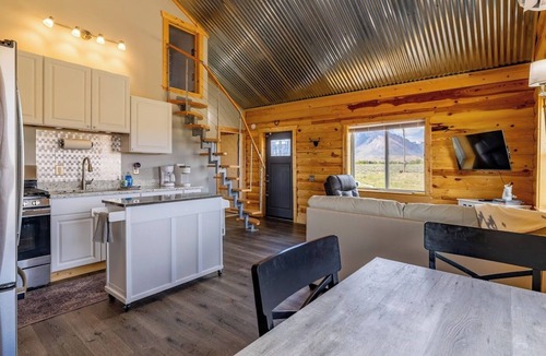 Clark Cabin | Dark Sky Retreat- 2 cabins, pet friendly, mountain views