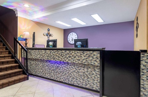 Anderson Hotel | Days Inn by Wyndham Anderson IN