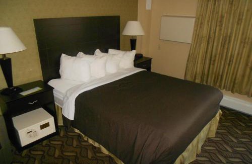 Bismarck Hotel | Days Inn by Wyndham Bismarck