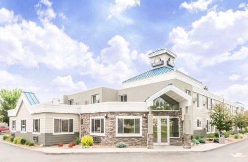 Bismarck Hotel | Days Inn by Wyndham Bismarck
