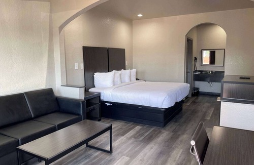 Dickinson Hotel | Days Inn by Wyndham Dickinson TX