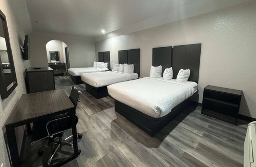 Dickinson Hotel | Days Inn by Wyndham Dickinson TX