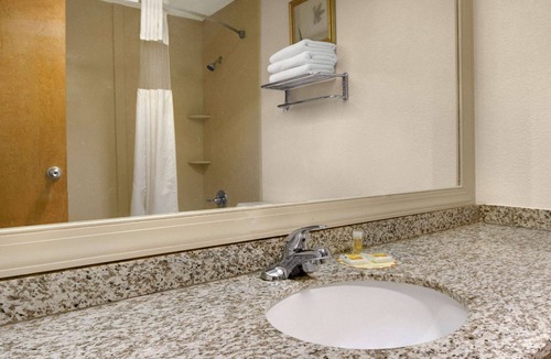 Cape Fear Hotel | Days Inn by Wyndham Fayetteville-South/I-95 Exit 49