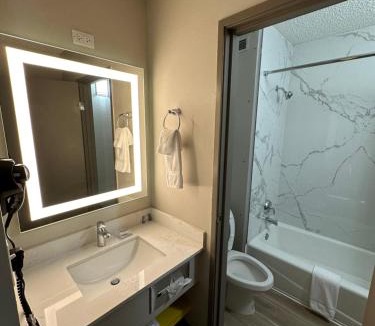 Mandan Hotel | Days Inn by Wyndham Mandan Bismarck Area