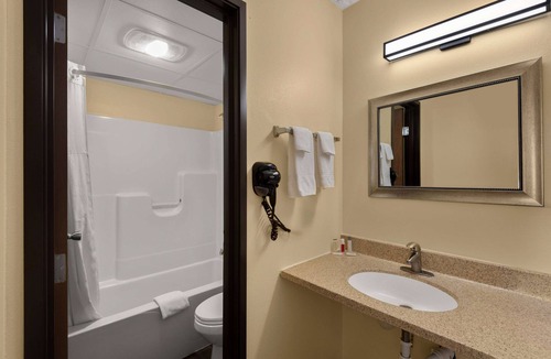 Newton Hotel | Days Inn by Wyndham Newton