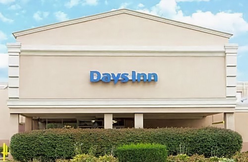 Ogontz Campus Hotel | Days Inn by Wyndham Philadelphia - Roosevelt Boulevard