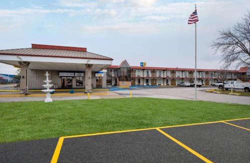 Perrysburg Hotel | Days Inn by Wyndham Perrysburg Toledo