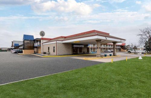 Perrysburg Hotel | Days Inn by Wyndham Perrysburg Toledo