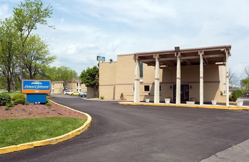 Springdale Hotel | Days Inn & Suites by Wyndham Cincinnati North