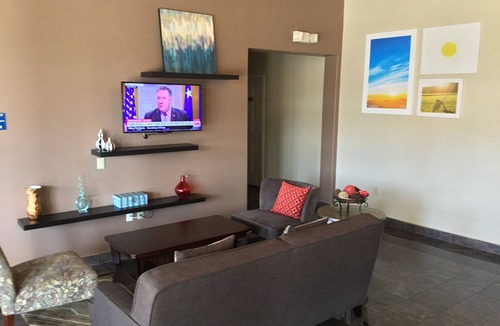FM 1960 Hotel | Days Inn & Suites by Wyndham Houston North/Spring