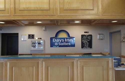 South Side Hotel | Days Inn & Suites by Wyndham Corpus Christi Central