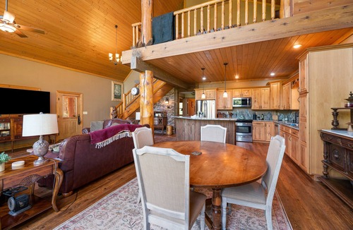 Deadwood Cabin | Deadwood Private Luxury Cabin with Gold Mine and Creek