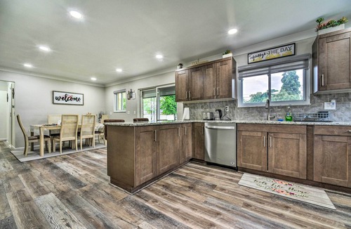 Dearborn Heights House | Dearborn Heights Home ~ 16 Mi to Downtown Detroit!