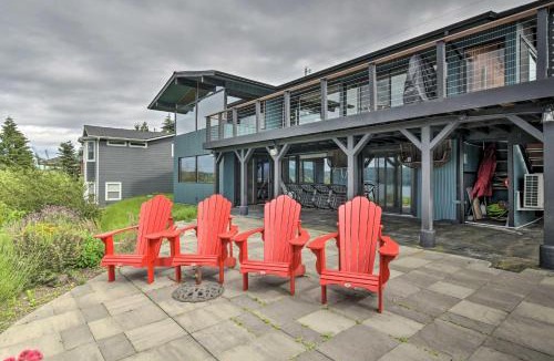 Union House | Deck and Sweeping Views Family Union Home