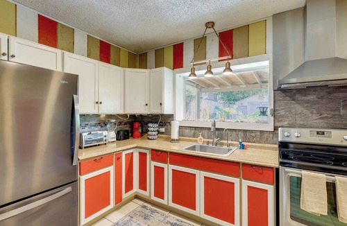 Port Isabel Cottage | Deck, Fire Pit & Grill: Port Isabel Home!