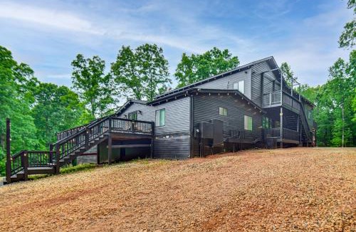Banks County House | Decks & Forest Views! North Georgia Mtn Retreat